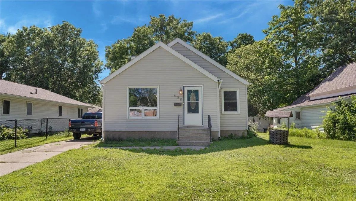 806 8th ST SW, Willmar, MN 56201