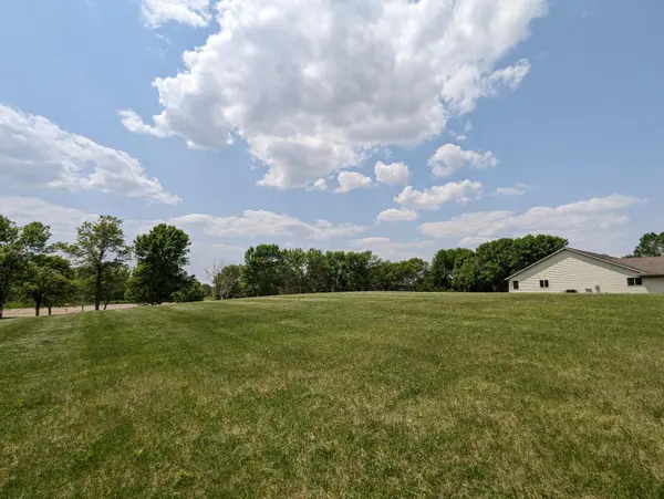 2801 & 2805 Campus DR, Albert Lea, MN 56007