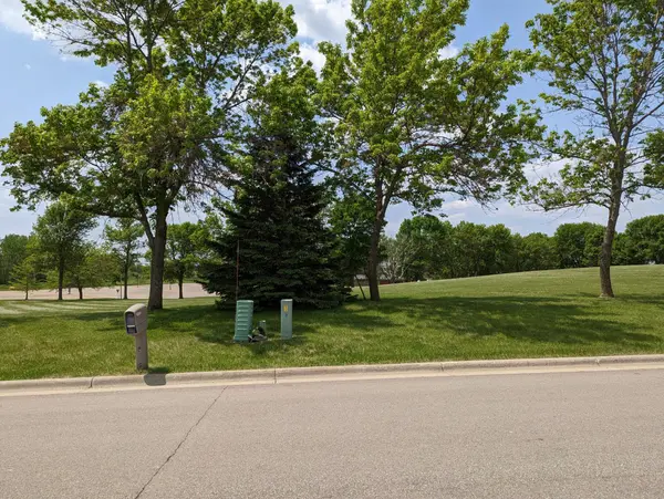 2809 & 2813 Campus DR, Albert Lea, MN 56007