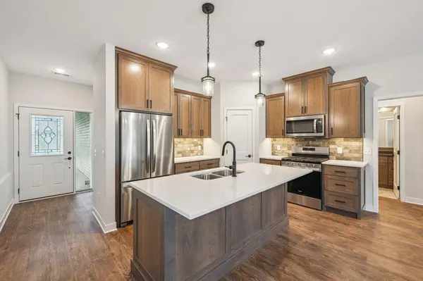 180 Morning DR, Mayer, MN 55360