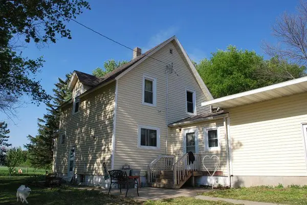 20207 Dodge Mower RD, Waltham, MN 55982