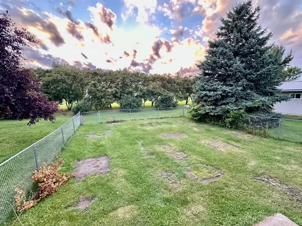 805 2nd AVE SW, Roseau, MN 56751