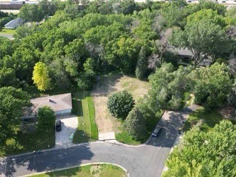 1106 Vista DR, Burnsville, MN 55337