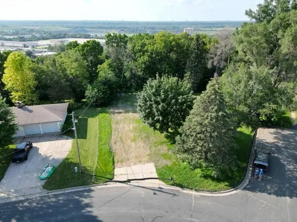 1106 Vista DR, Burnsville, MN 55337