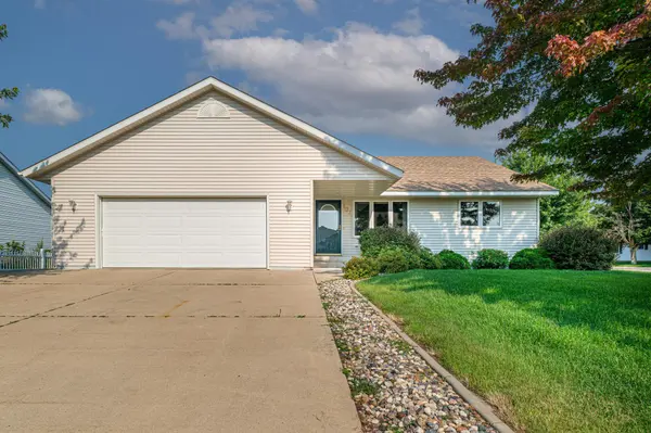 100 Cedar DR S, Lester Prairie, MN 55354