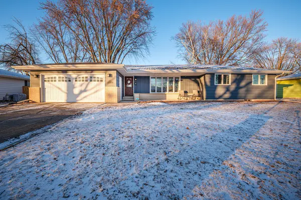 975 Thomas AVE SW, Hutchinson, MN 55350