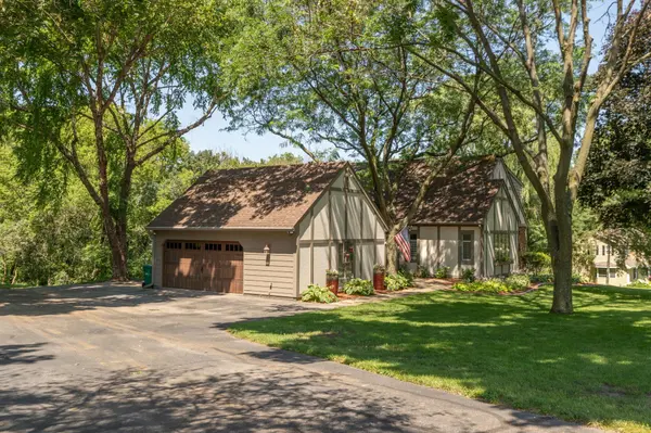 1031 Greenbriar RD SW, Rochester, MN 55902