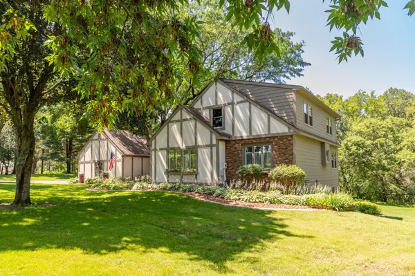 1031 Greenbriar RD SW, Rochester, MN 55902
