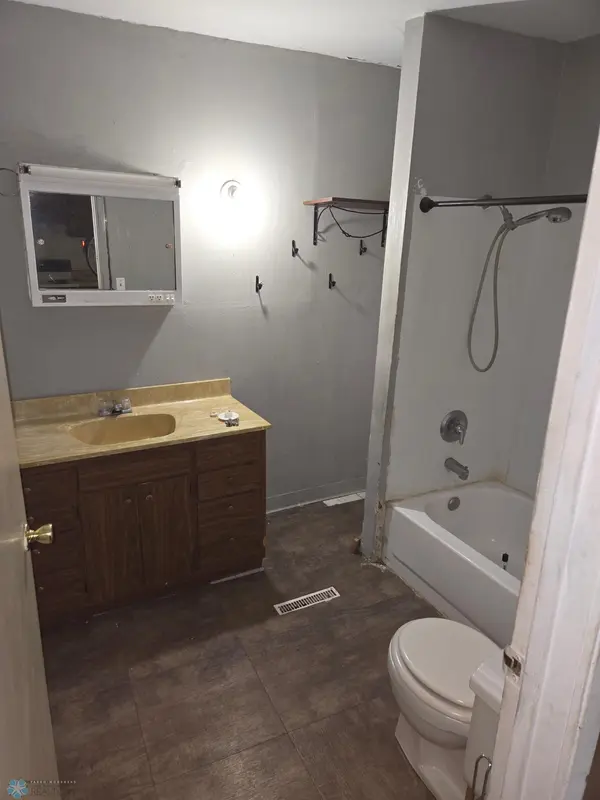 413 4th AVE NE, Barnesville, MN 56514