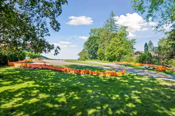 1867 Hunter LN, Mendota Heights, MN 55118