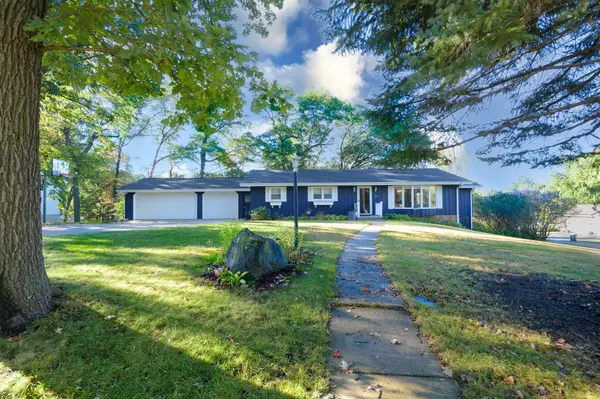 620 Brookwood LN, Sartell, MN 56377