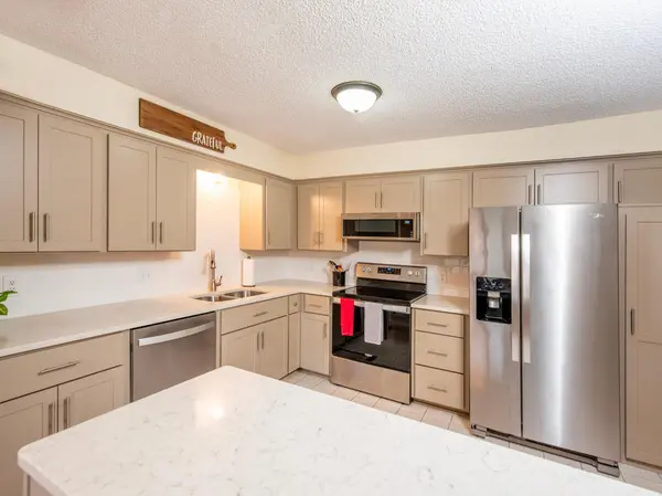 7247 Hunters RUN, Eden Prairie, MN 55346