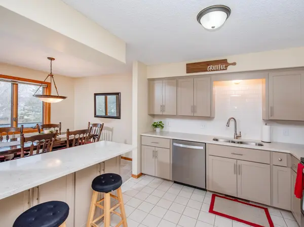 7247 Hunters RUN, Eden Prairie, MN 55346