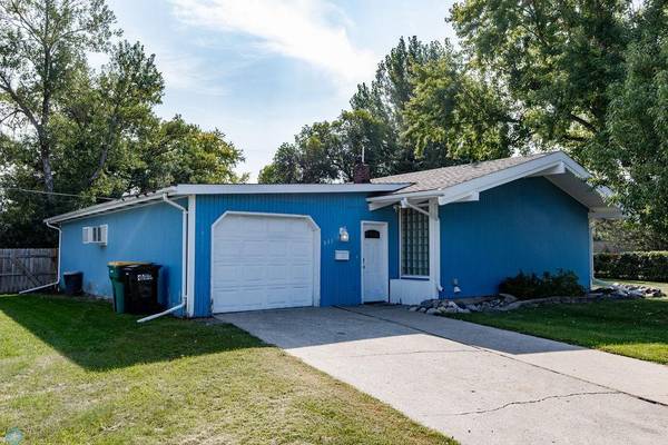 531 8th AVE W, Fargo, ND 58078