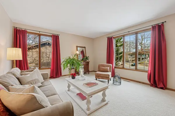 6209 Saint Albans CIR, Edina, MN 55439