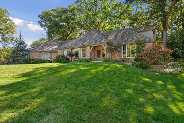6209 Saint Albans CIR, Edina, MN 55439