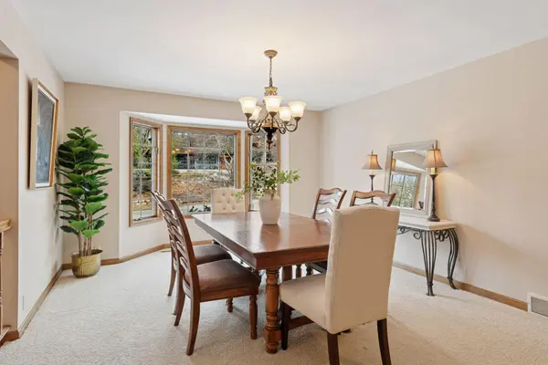 6209 Saint Albans CIR, Edina, MN 55439