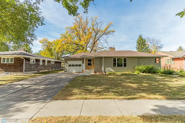 1743 10th ST S, Fargo, ND 58103