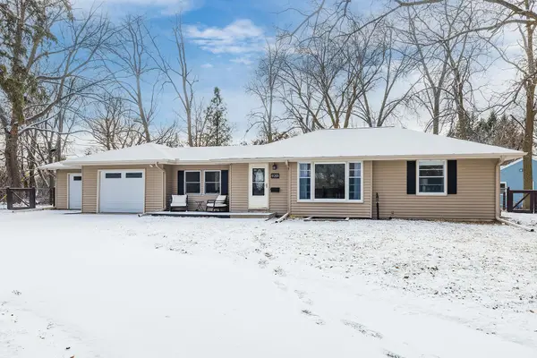 11201 Royzelle LN, Minnetonka, MN 55305