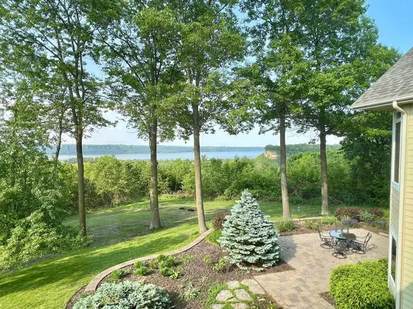 28350 Ridgeview DR S, Red Wing, MN 55066