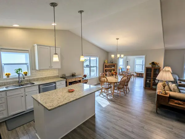 983 Aurora CIR, Red Wing, MN 55066