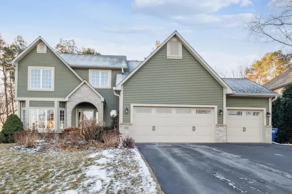1922 Groveland WAY, Shakopee, MN 55379