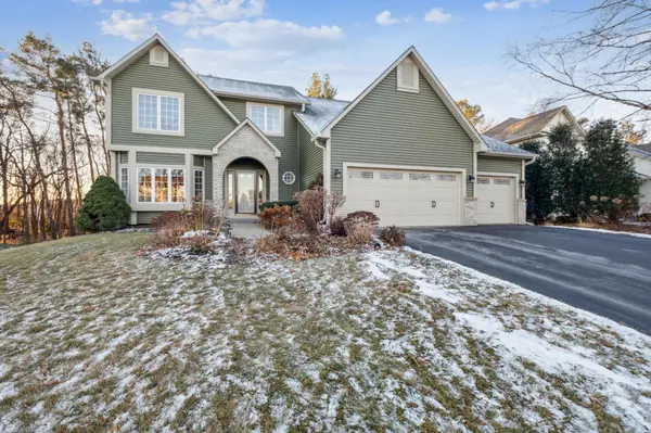 1922 Groveland WAY, Shakopee, MN 55379