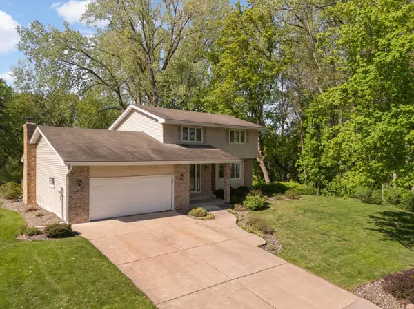 2405 Erin CT, New Brighton, MN 55112