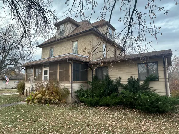 374 Maple ST NE, Mazeppa, MN 55956