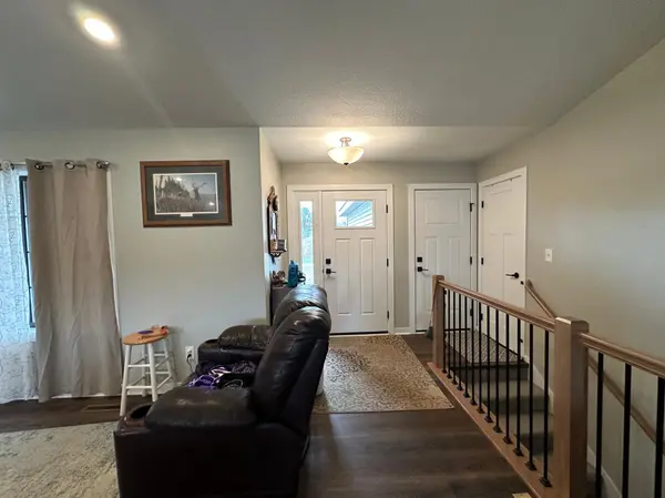 526 8th ST SW, Pine Island, MN 55963