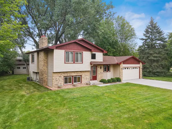 1539 Lois DR, Shoreview, MN 55126