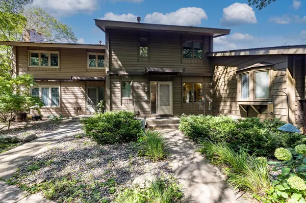 64 Birnamwood DR,  Burnsville,  MN 55337
