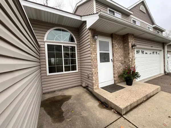 1035 Fillmore CIR NE, Fridley, MN 55432