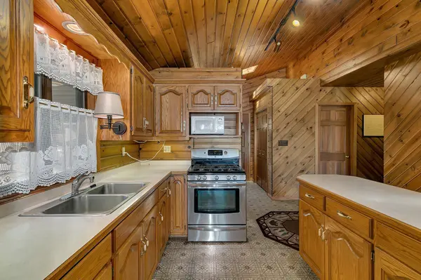 11335 Hubert LN, Cold Spring, MN 56320