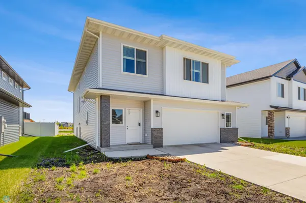 5511 Lori LN W, West Fargo, ND 58078