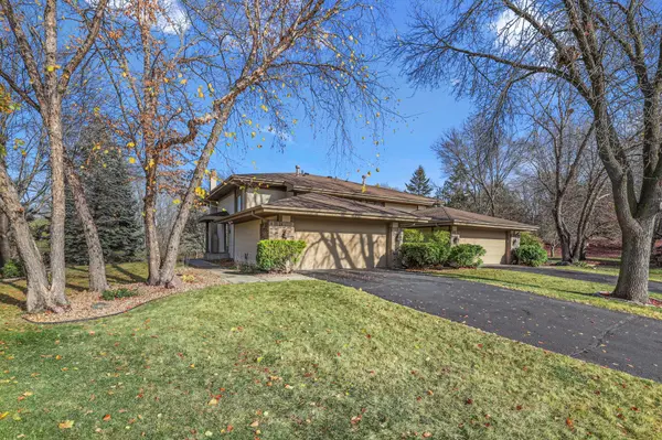 8743 Deer PATH,  Eden Prairie,  MN 55344