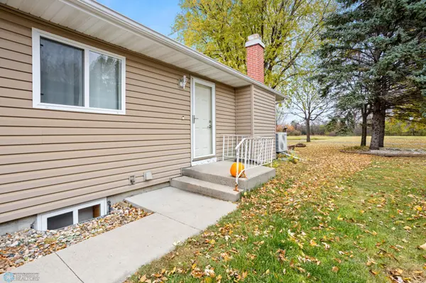 2518 Country Club Pkwy, Moorhead, MN 56560