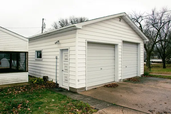 19 N Osborne ST, Sherburn, MN 56171
