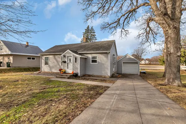 818 Franklin ST SW, Hutchinson, MN 55350