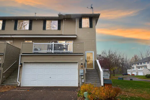 392 Gironde CT, Woodbury, MN 55125