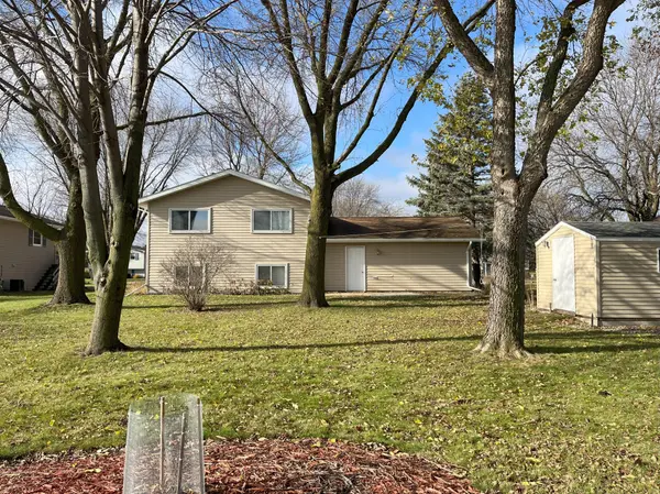 1211 Hickory ST, Fairmont, MN 56031