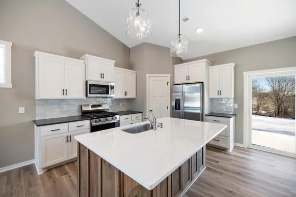 7793 Gunner DR, Clear Lake, MN 55319