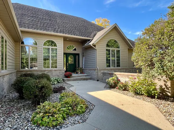 2725 Campus LN, Albert Lea, MN 56007