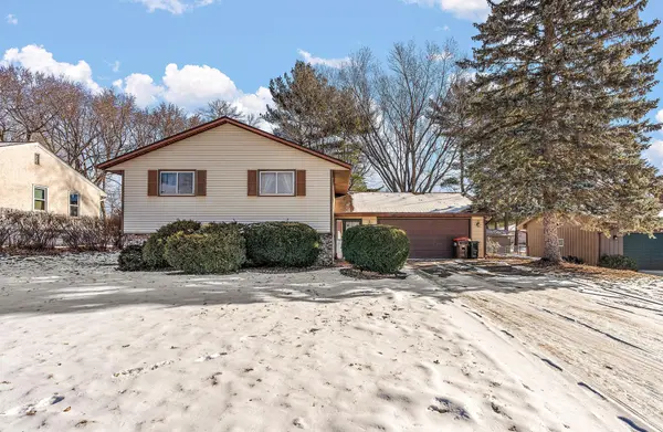 200 Sterling ST N, Maplewood, MN 55119