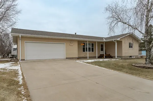 337 Aqua DR, Zumbrota, MN 55992