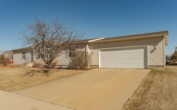 3875 Winesap Dr NW, Rochester, MN 55901