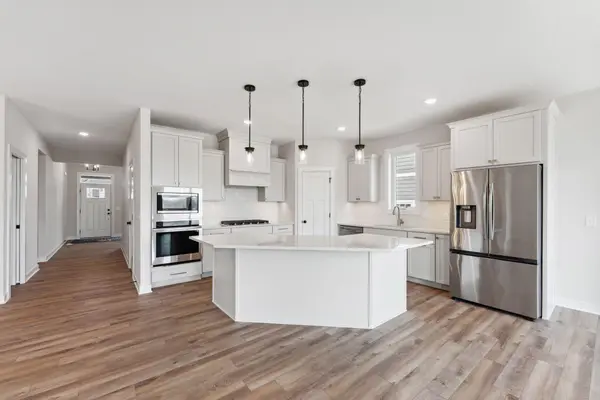 10196 Queensland LN N, Maple Grove, MN 55311