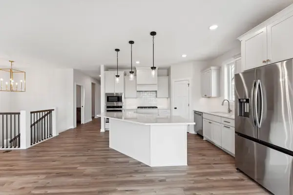 10196 Queensland LN N, Maple Grove, MN 55311