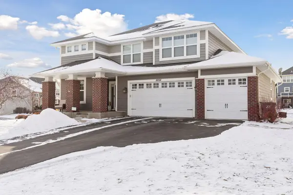 8828 Bellevue CT, Chanhassen, MN 55317