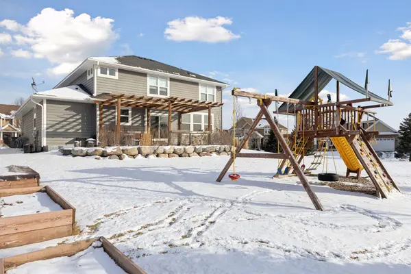 8828 Bellevue CT, Chanhassen, MN 55317